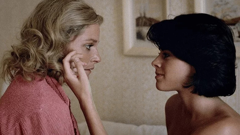 Helen Shaver as Vivian and Patricia Charbonneau as Cay touching Vivian's face in Desert Hearts