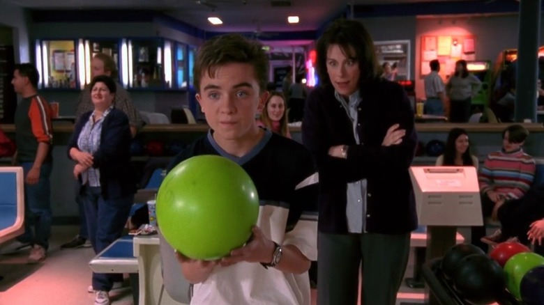 Malcolm (Frankie Muniz) holding a bowling ball on Malcolm in the Middle