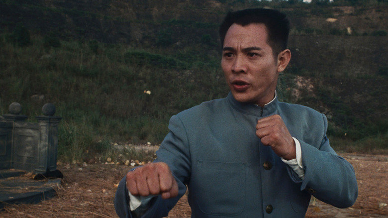 Chen Zhen (Jet Li) stands ready to fight outside in Fist of Legend