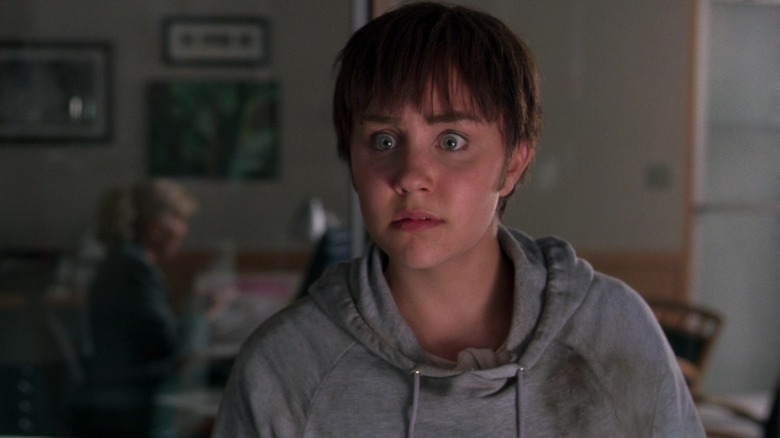 Amanda Bynes with short hair and grey sweatshirt as Viola pretending to be Sebastian in She's The Man