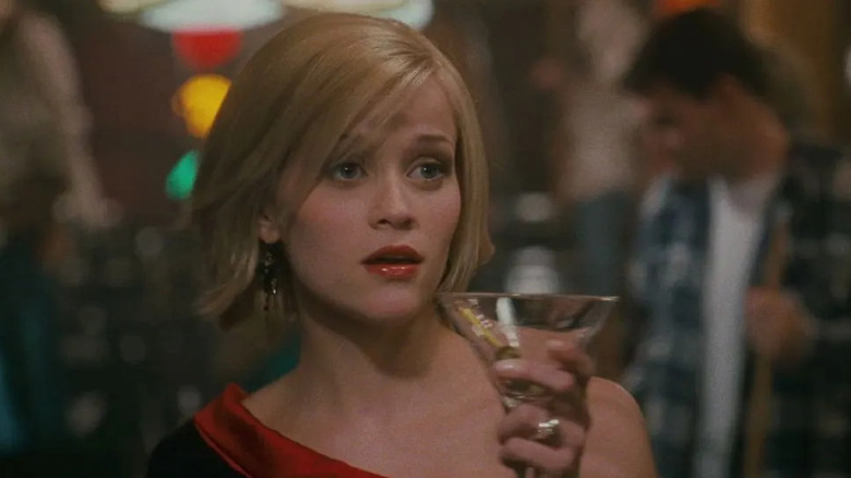 Reese Witherspoon as Melanie holding martini in Sweet Home Alabama