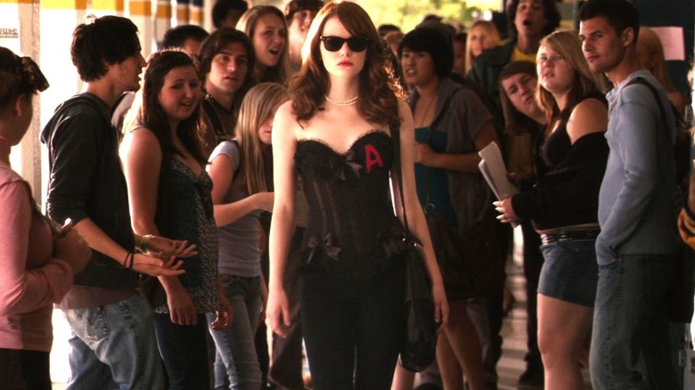 Emma Stone walks down the hallway as Olive in Easy A