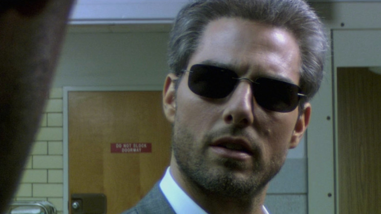Vincent (Tom Cruise) wearing sunglasses in Collateral