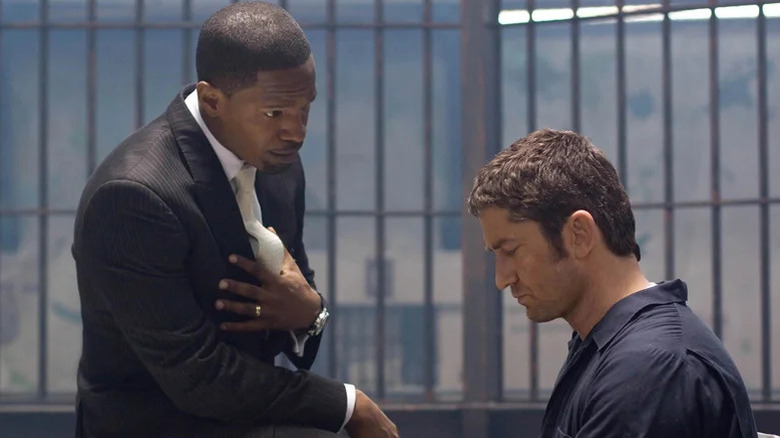 Nick (Jamie Foxx) talking to Clyde (Gerard Butler) in a prison cell in Law Abiding Citizen