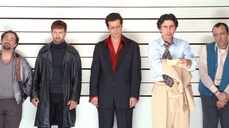 Todd (Kevin Pollack), Michael (Stephen Baldwin), Fred (Benicio del Toro), Dean (Gabrial Byrne), and Verbal (Kevin Spacey) in a police line-up in The Usual Suspects