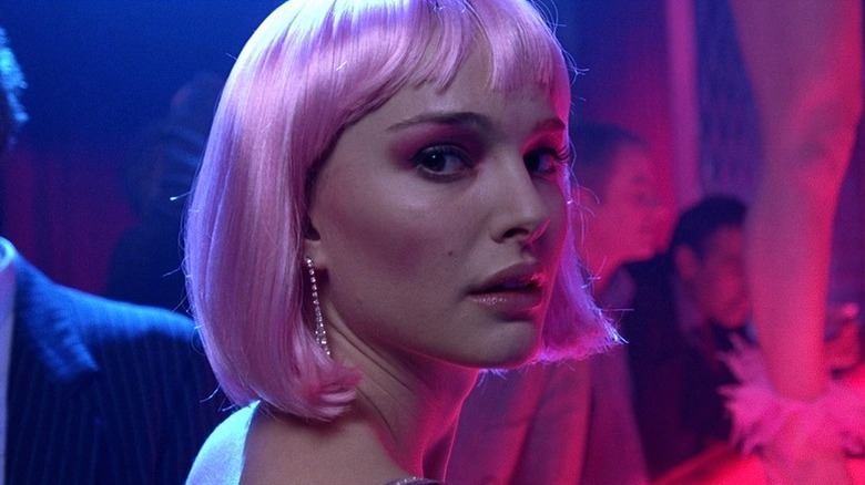 Jane Jones (Natalie Portman) looks back wearing a pink wig in Closer