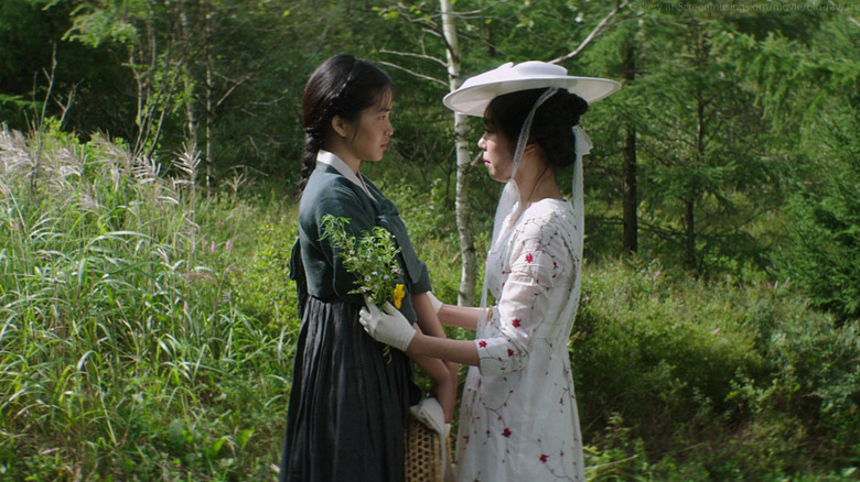 Lady Hideko (Kim Min-hee) meets Nam Sook-hee (Kim Tae-ri) on a grassy hill in The Handmaiden