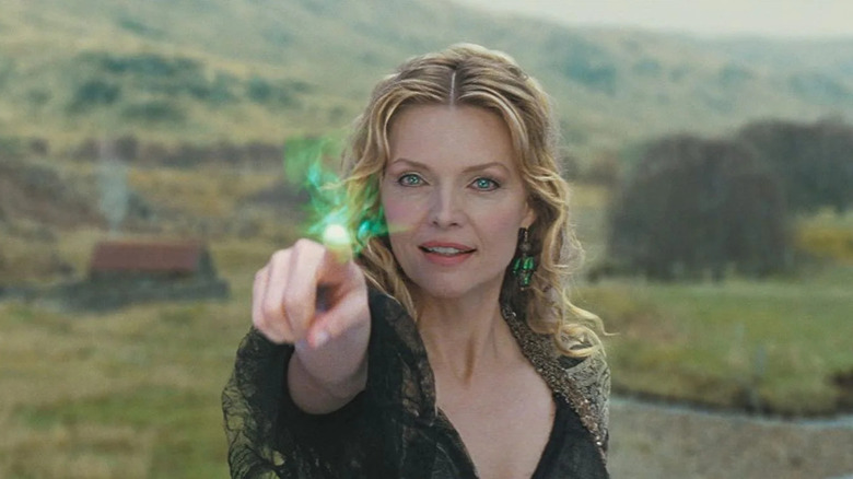 Lamia (Michelle Pfeiffer) conjuring magic in Stardust