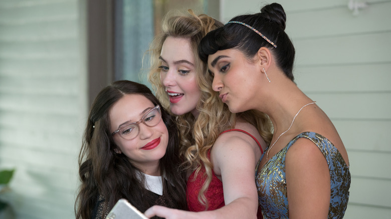 Gideon Adlon, Kathryn Newton, and Geraldine Viswanathan as Sam, Julie, and Kayla taking prom selfies together in Blockers