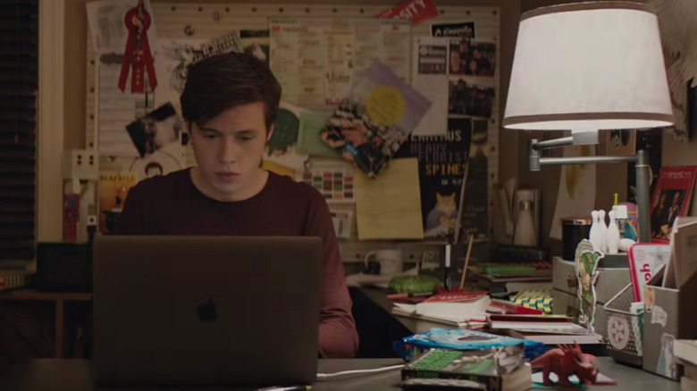 Jorge Lendeborg Jr. as Nick typing on his computer in his bedroom in Love, Simon