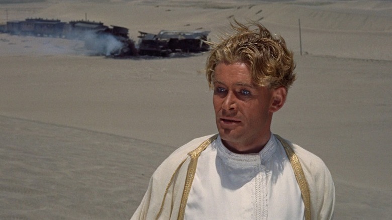 Peter O'Toole as T. E. Lawrence in the desert in Lawrence of Arabia
