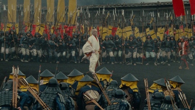 Tatsuya Nakadai as Hidetora Ichimonji surrounded by soldiers in Ran