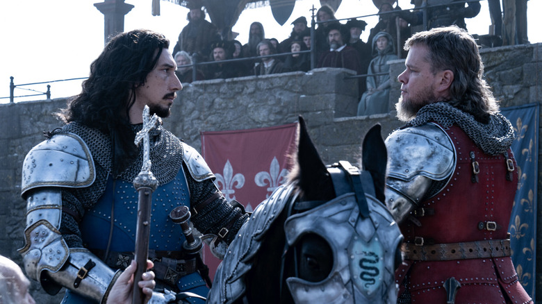Adam Driver as Jacques le Gris and Matt Damon as Sir Jean de Carrouges, confronting each other on horse backin The Last Duel.