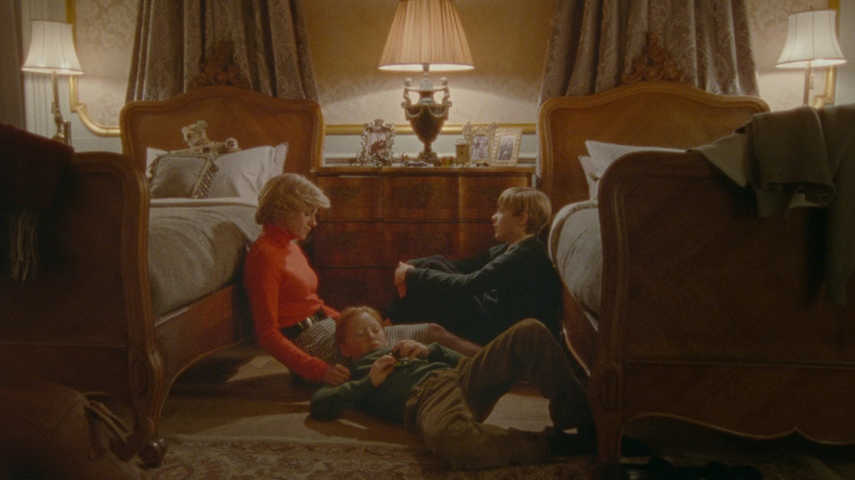 Diana (Kristen Stewart) sitting on bedroom floor with sons in Spencer