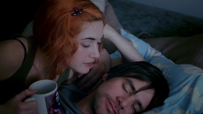 Kate Winslet as Clementine Kruczynski leaning over Jim Carrey as Joel Barish in bed in Eternal Sunshine of the Spotless Mind