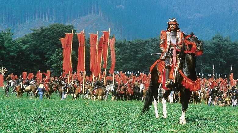 Ichimonji Jiro (Jinpachi Nezu) stands clad in samurai armor before his army in Ran