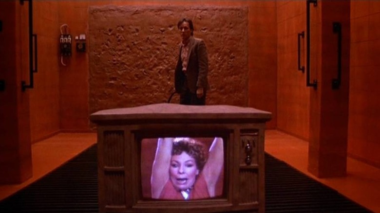 Max Renn (James Woods) in a room with a TV in Videodrome