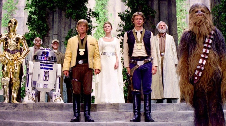 The cast of Star Wars assembles at an award ceremony in Star Wars