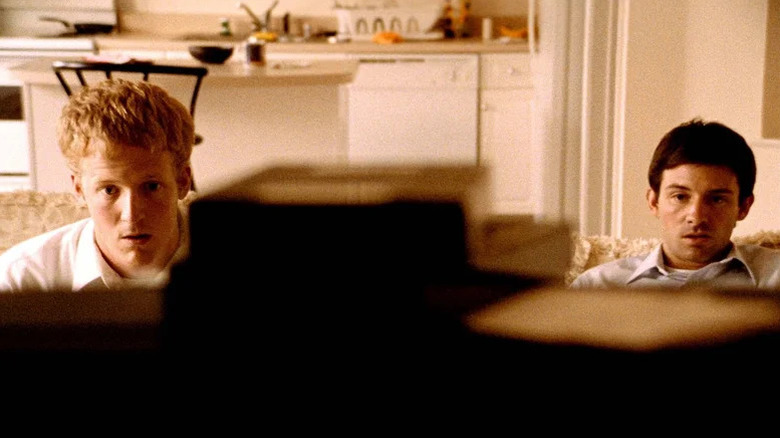 Aaron (Shane Carruth) and Abe (David Sullivan) watching a machine in Primer