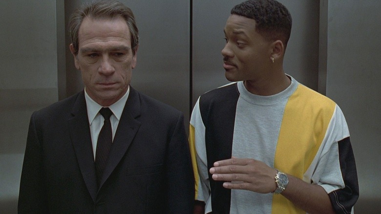 Tommy Lee Jones as K and Will Smith as J, getting to know each other in Men in Black