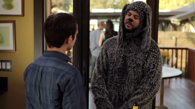 Wilfred (Jason Gann) talking to Ryan (Elijah Wood) on Wilfred