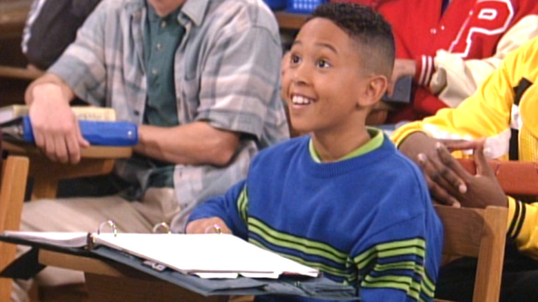 Tahj Mowry as T.J. Henderson sits at a school desk on Smart Guy