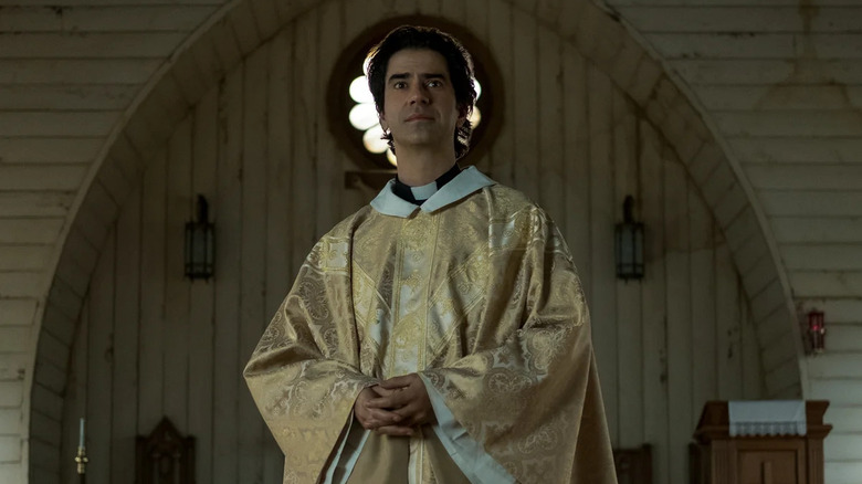 Hamish Linklater as Father Paul Hill in Midnight Mass.