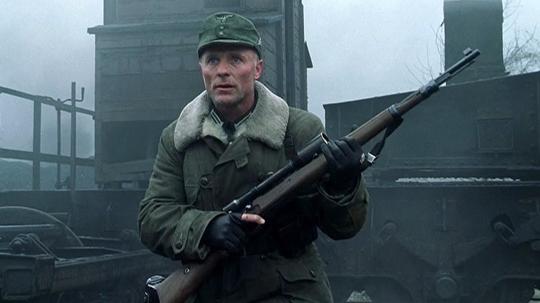 Ed Harris as Konig, hunting for a sniper in Enemy at the Gates