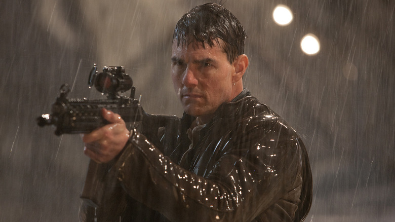 Tom Cruise as Jack Reacher, shooting bad guys in the rain in Jack Reacher