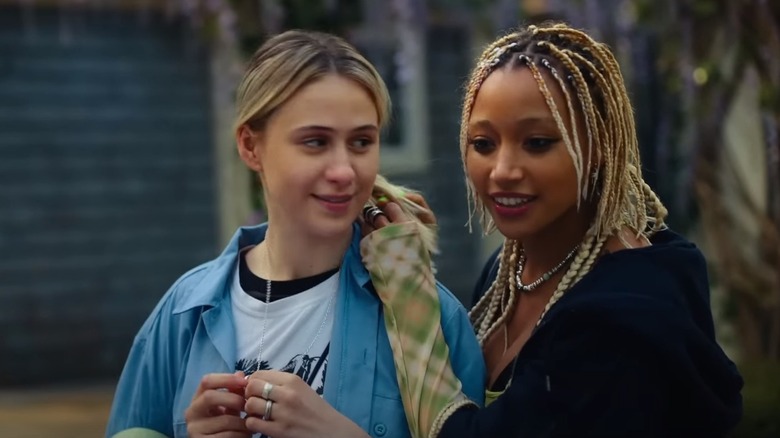 Amandla Stenberg and Maria Bakalova