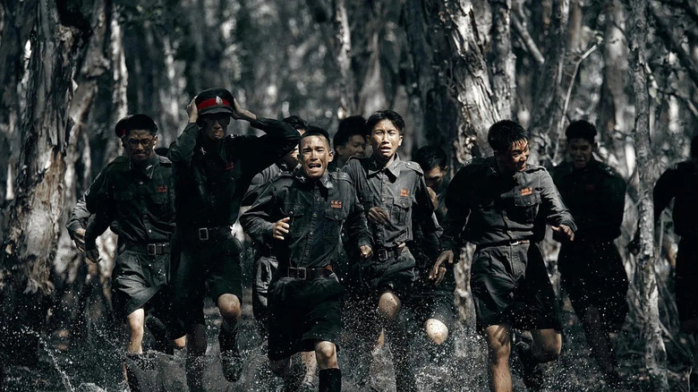 A group of soldiers running in Operation Undead
