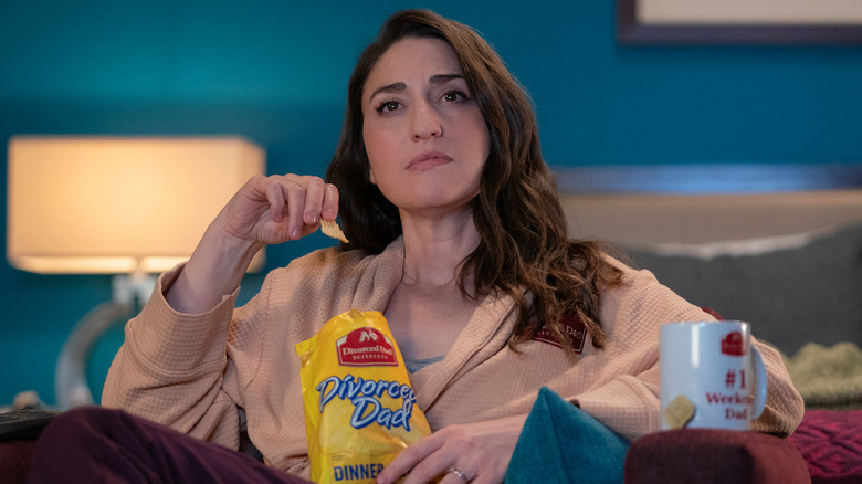 Sara Bareilles as Dawn eating Divorced Dad chips in Girls5eva
