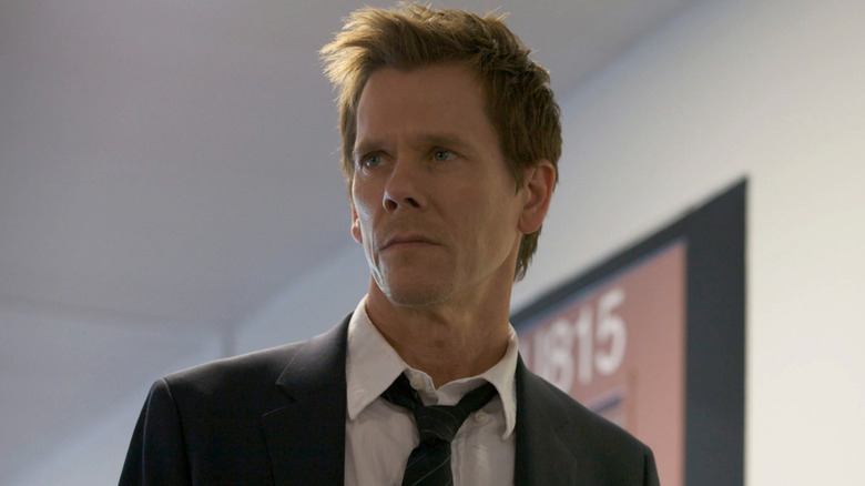 Ryan Hardy (Kevin Bacon) stands morosely in the dark in The Following