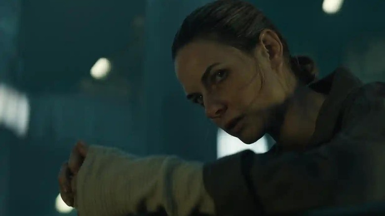 Rebecca Ferguson as Juliette looking up in Silo