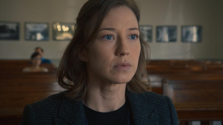 Carrie Coon as Nora Durst in a courtroom in The Leftovers