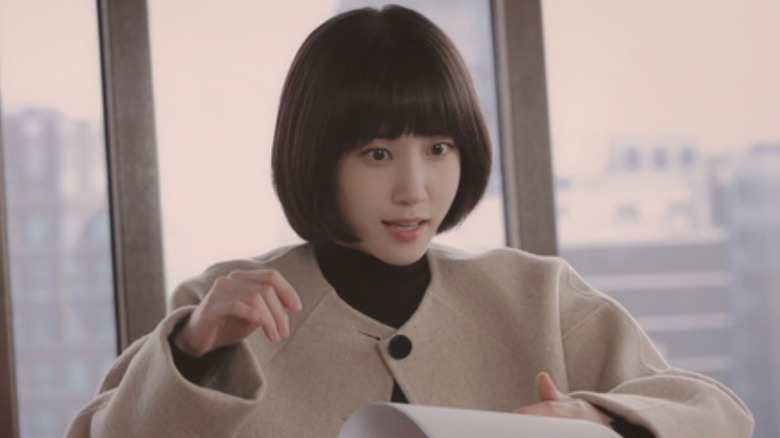 Park Eun-bin as Woo Young-woo, reading from paper on Extraordinary Attorney Woo