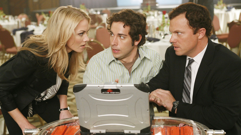 Chuck (Zachary Levi) looking stressed as Sarah (Yvonne Strahovski) and John Casey (Adam Baldwin) argue over a laptop on top of a bomb in Chuck