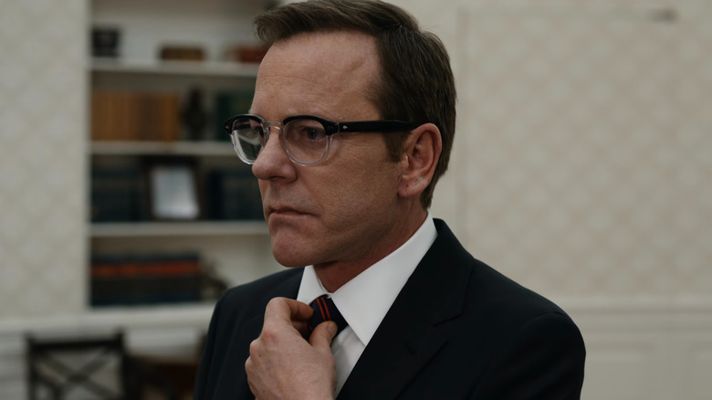 Tom Kirkman (Kiefer Sutherland) adjusting his tie on Designated Survivor