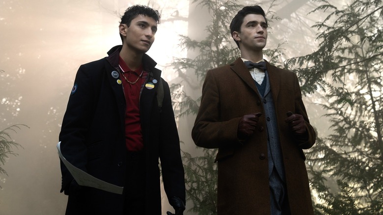 Jayden Revri's Charles Rowland and George Rexstrew's Edwin Payne walking in Dead Boy Detectives