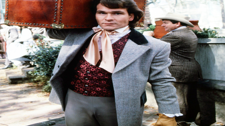 Orry Main (Patrick Swayze) holding a trunk in North and South