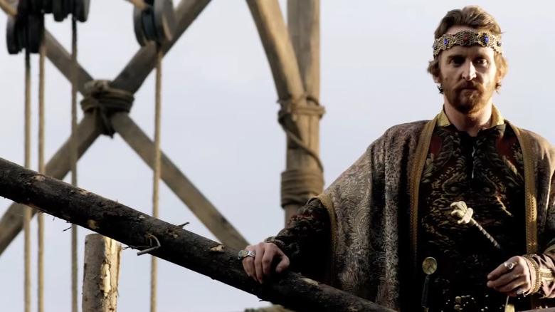King Stephen (Tony Curran) on scaffolding in Pillars of the Earth