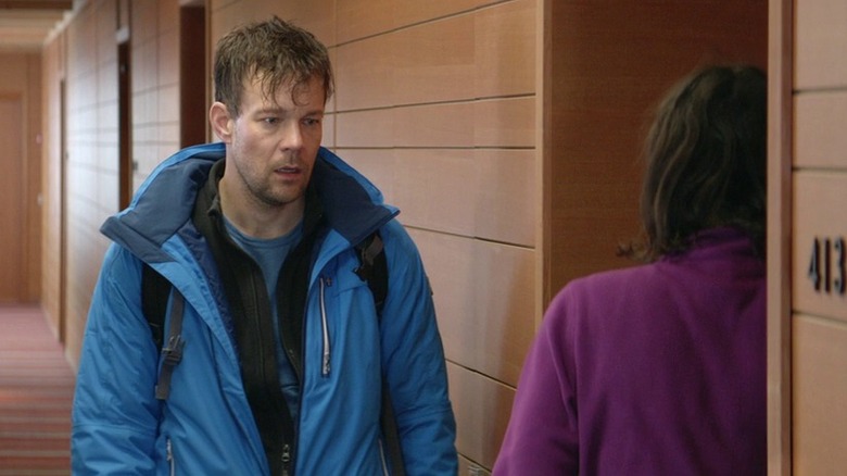 Johannes Bah Kuhnke as Tomas standing outside a door next to Lisa Loven Kongsli as Ebba in Force Majeure