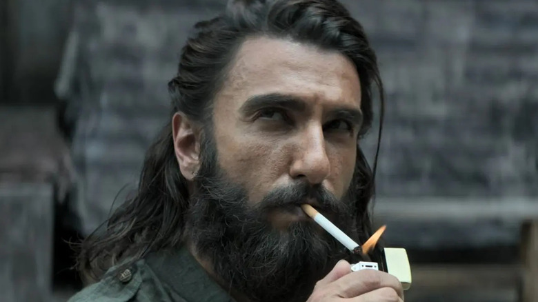 Ranveer Singh as Hamza Ali Mazari, lighting a cigarette in Dhurandhar.