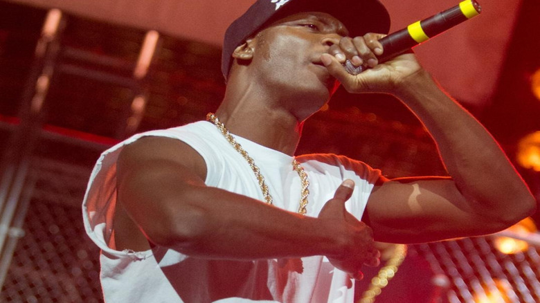 MC Ren (Aldis Hodge) rapping in Straight Outta Compton