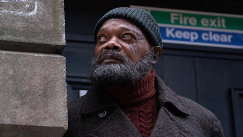 Nick Fury, bearded and with a black beanie on, looks up a city street in Secret Invasion (2024)