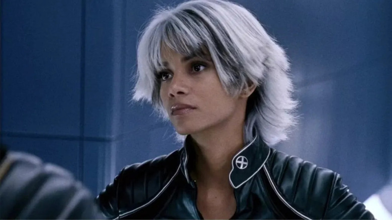 Ororo Munroe/Storm (Halle Berry) looks concerned in X-Men: The Last Stand (2006)