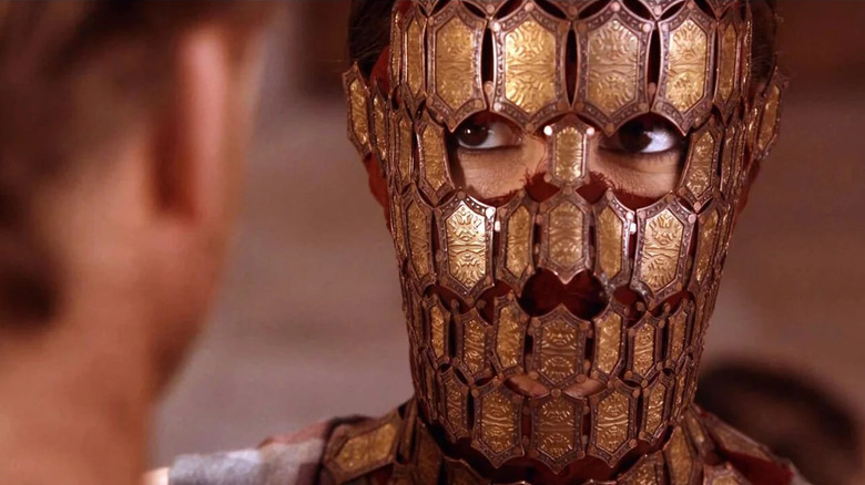 Laura Pradelska as Quaithe wearing a face mask in Game of Thrones