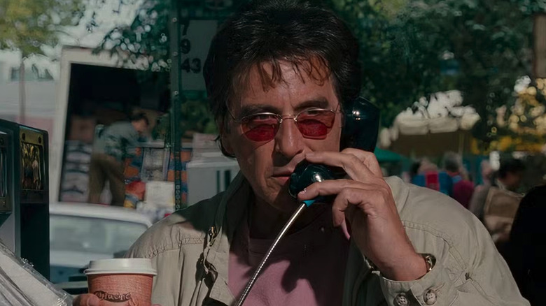 Al Pacino as Lowell Bergman, on a payphone in The Insider