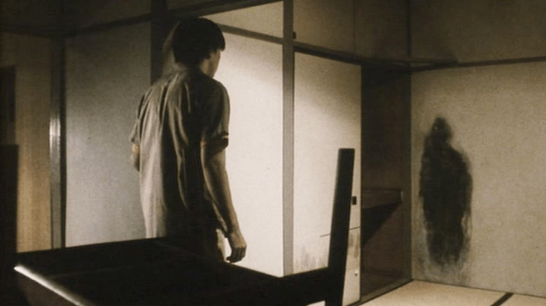Masatoshi Matsuo as Yabe, seeing a ghostly stain in Pulse