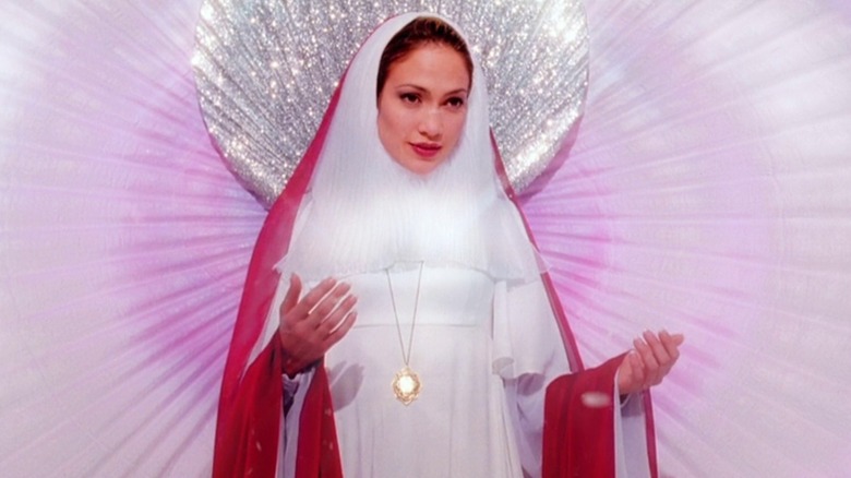 Catherine (Jennifer Lopez) in a pink robe resembling the Virgin Mary, in The Cell